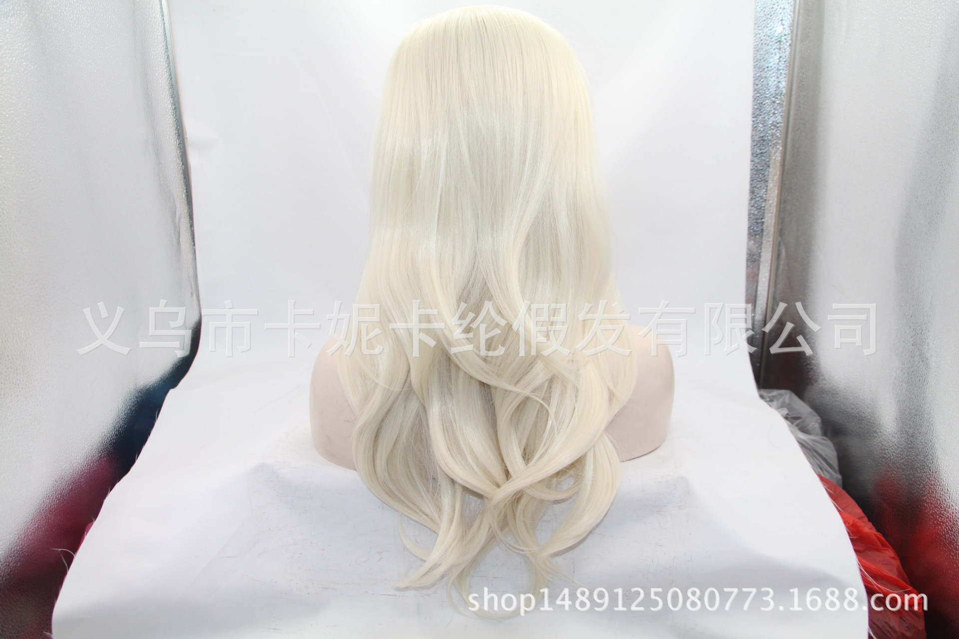 Nueva peluca de encaje dorado de color sólido, cabello largo y rizado realista