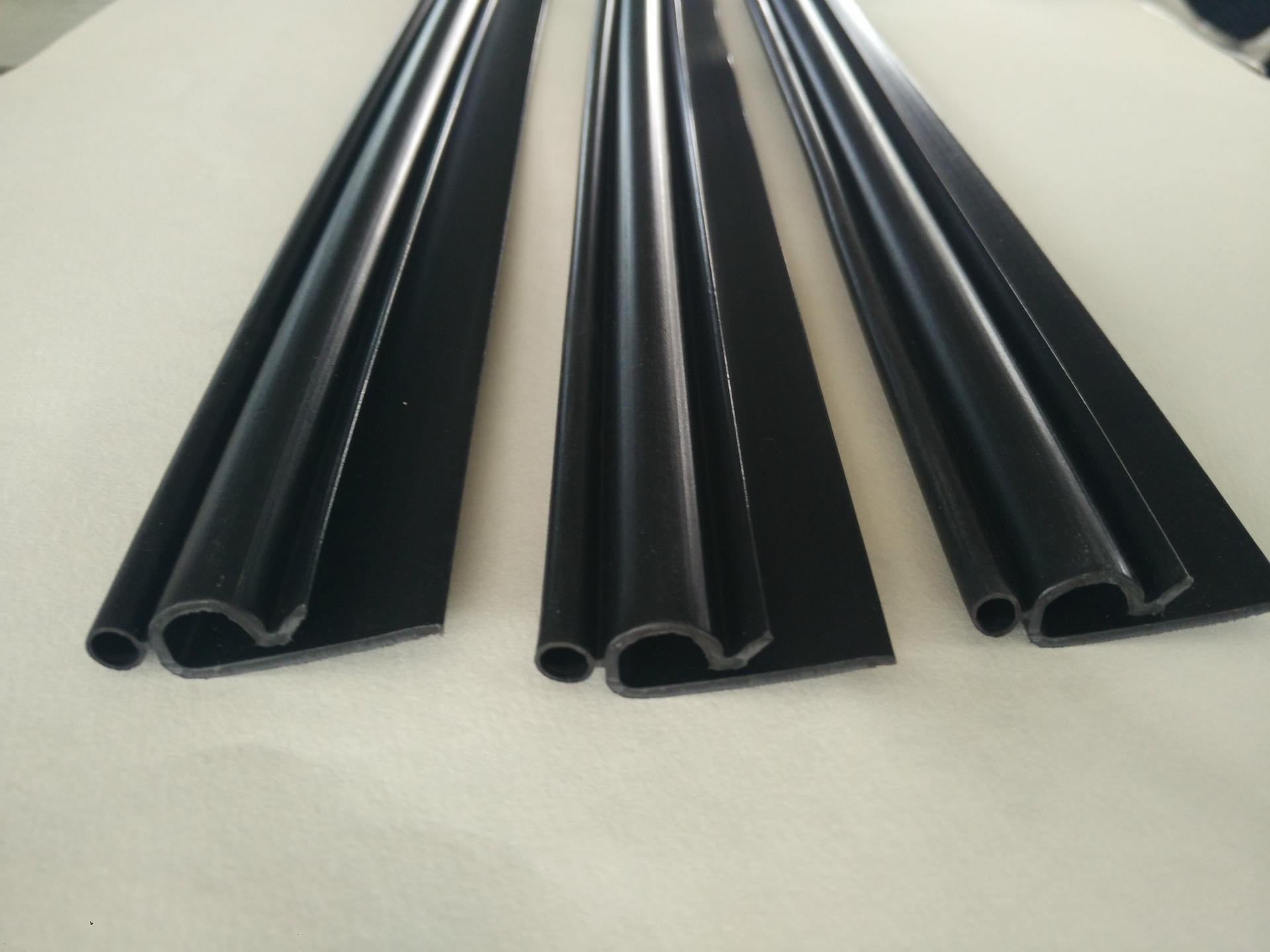 各种集草袋扣条，边条，以及软硬共挤扣条