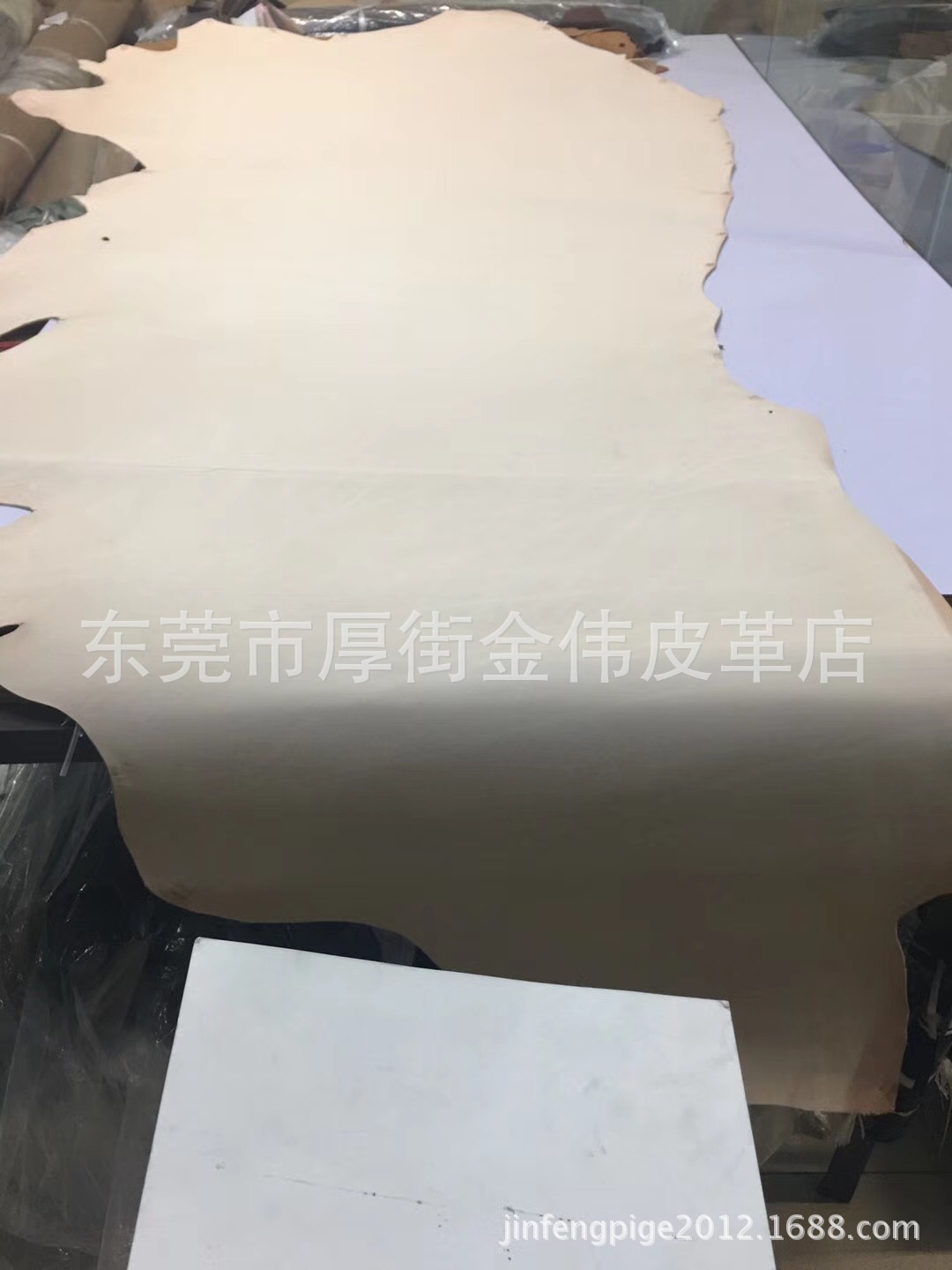 进口巴西头层本色植鞣树膏雕刻皮:厚约2.0-2.5mm,张幅约25尺以上