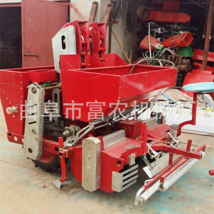 厂家直销 马铃薯播种机 土豆播种机 土豆覆膜播种机