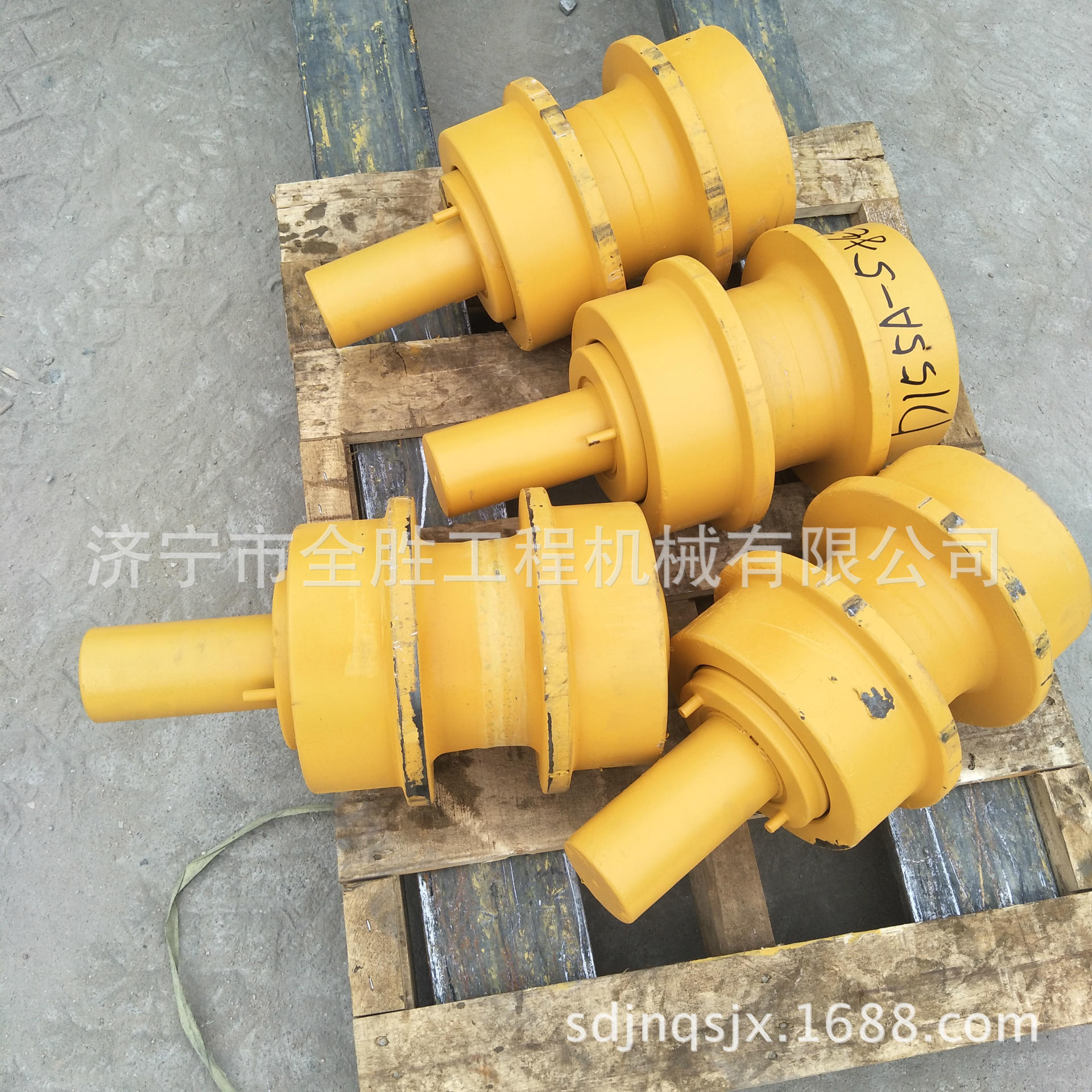 批发SD32推土机引导轮支重轮推土机链条SD32履带板倾斜油缸高承重