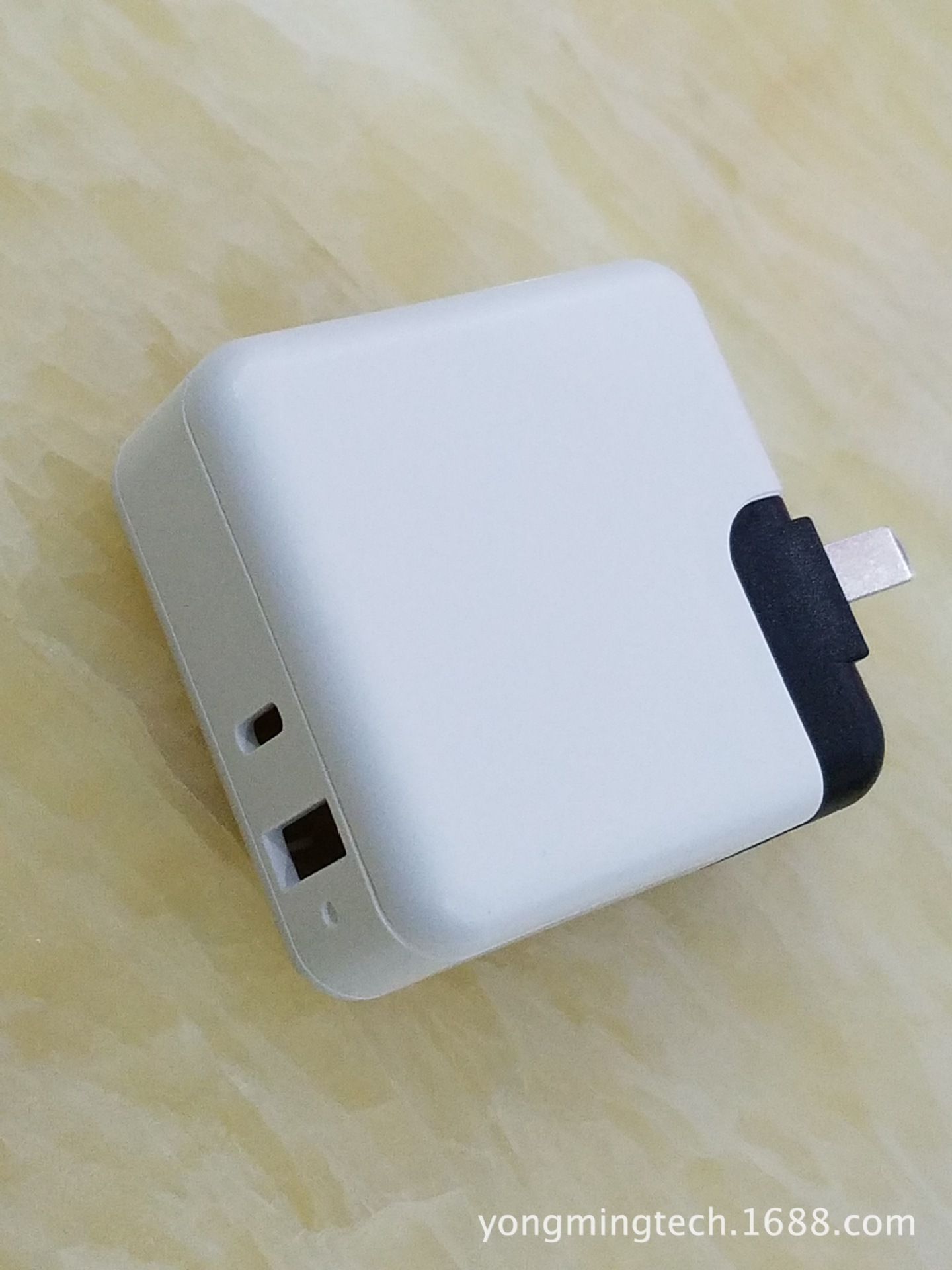 热销新款PD充电器外壳，供应40W  TYPE C USB充电器外壳