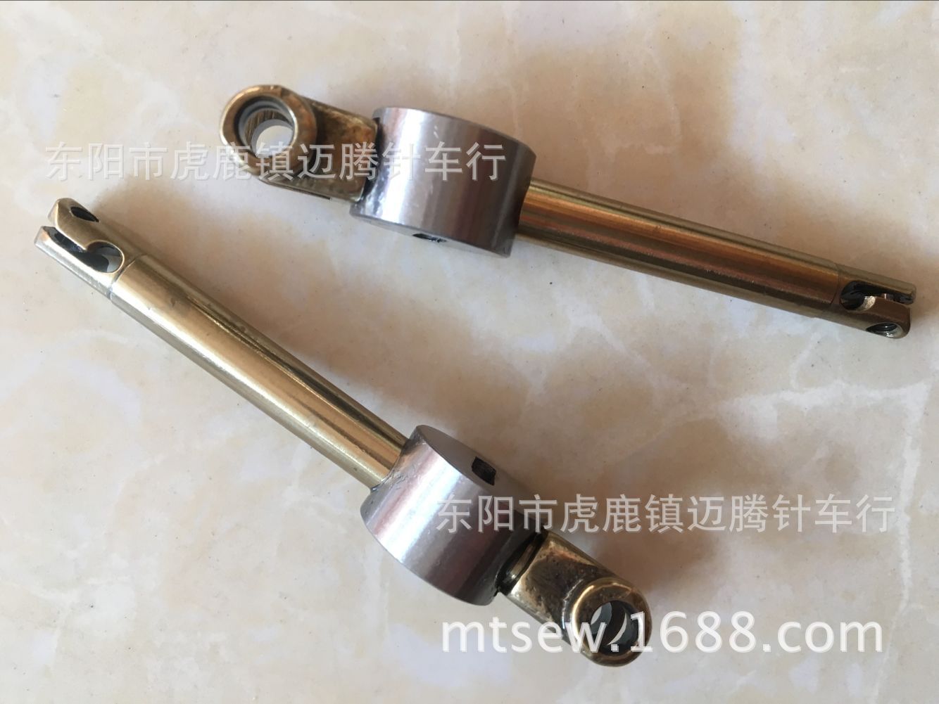 富山6800 包缝机 上弯针架 摇杆  LOOPER 工业缝纫机零配件