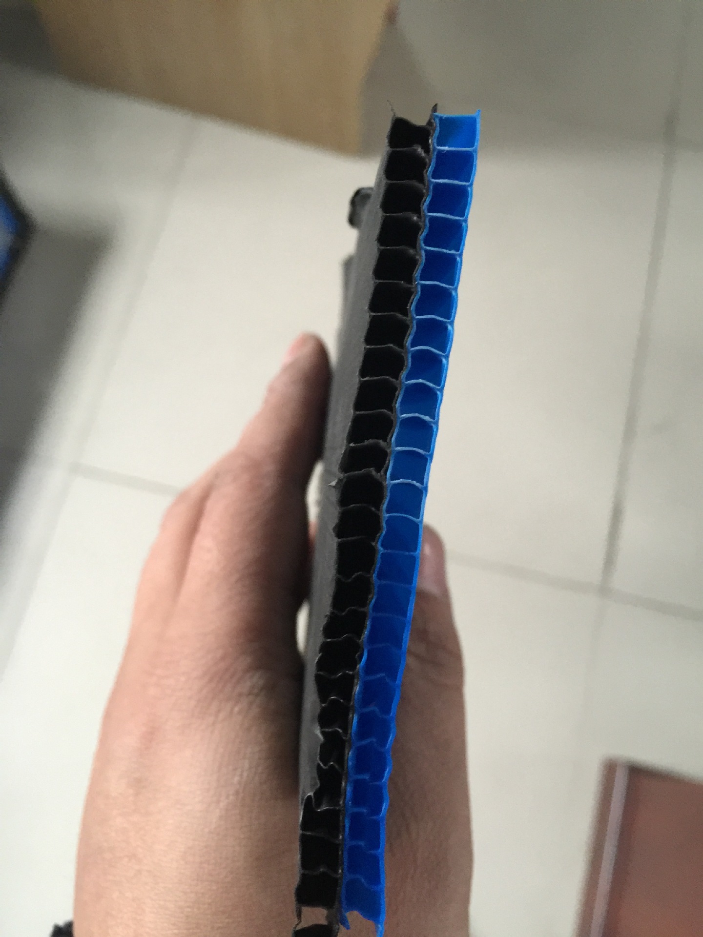 蓝黑复合塑料中空板