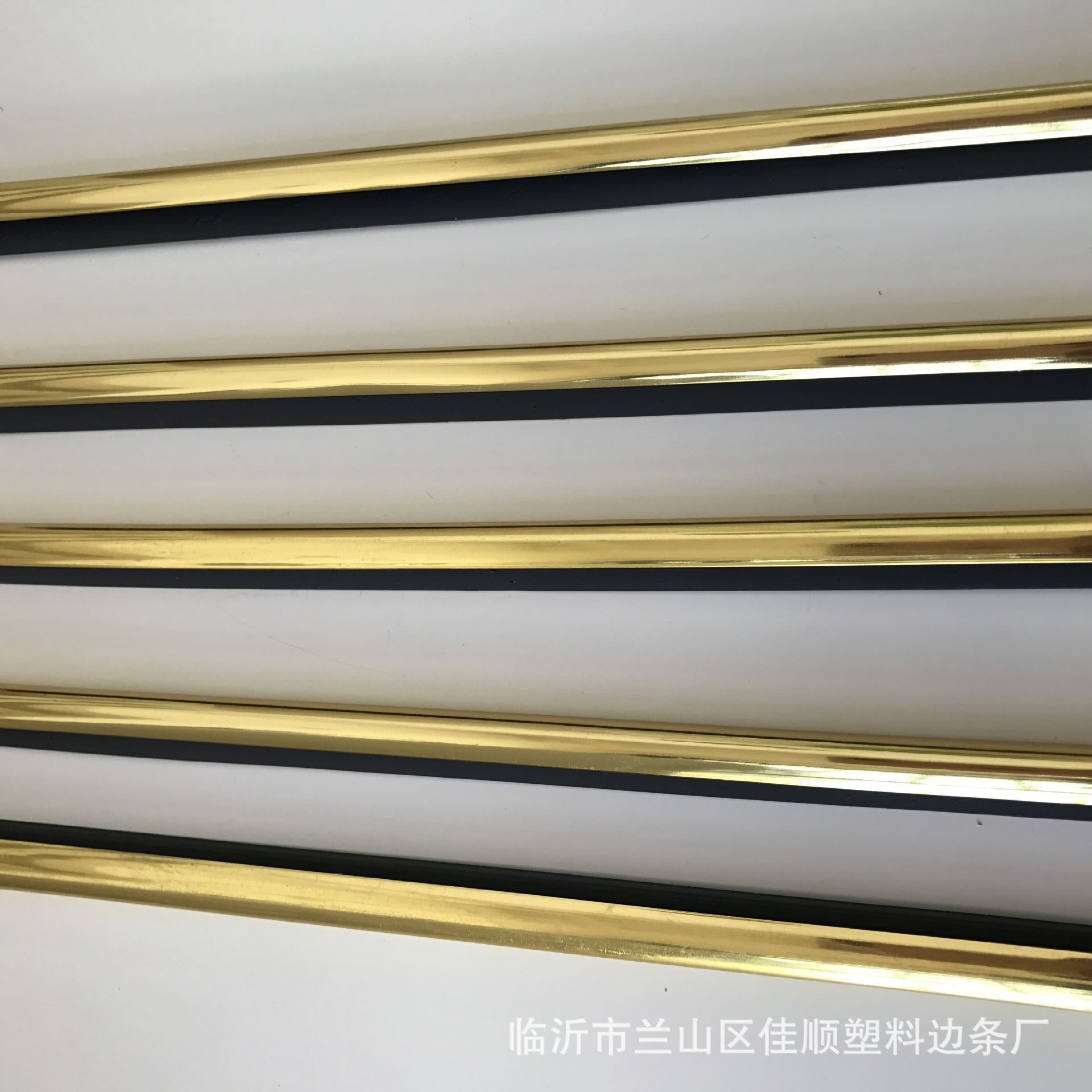 厂家生产塑料边条 新款KT板金银包边边框展示条 1.0KT板小包边条-阿里巴巴