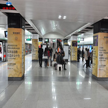 鸿基制作商场包柱广告画面地铁/火车站/超市包柱pp合成纸灯箱片广