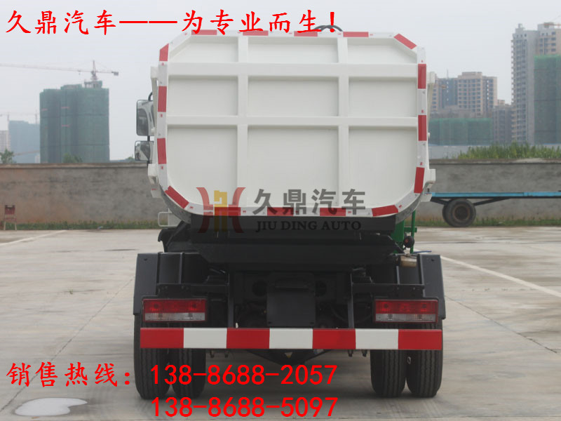 東風新款掛桶垃圾車 (1)