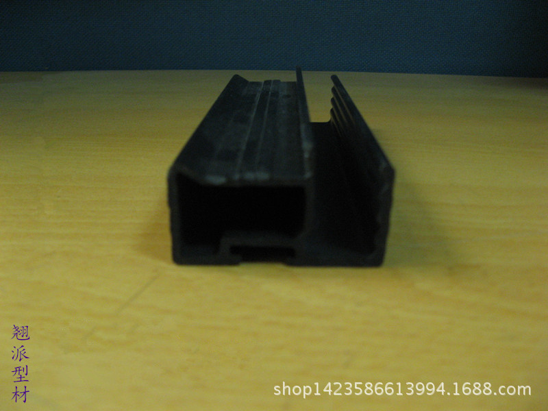 专业生产厂家生产各种形状不同颜色PVC塑料挤出型材-型材21