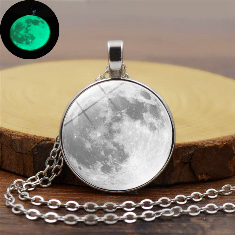 Glow-in-the-Dark Necklace Image 8