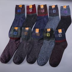 Men's Casual Wool Socks for Autumn/Winter, Thick and Warm Medium Cuff Cotton Socks, Wholesale Supply from Street Vendors