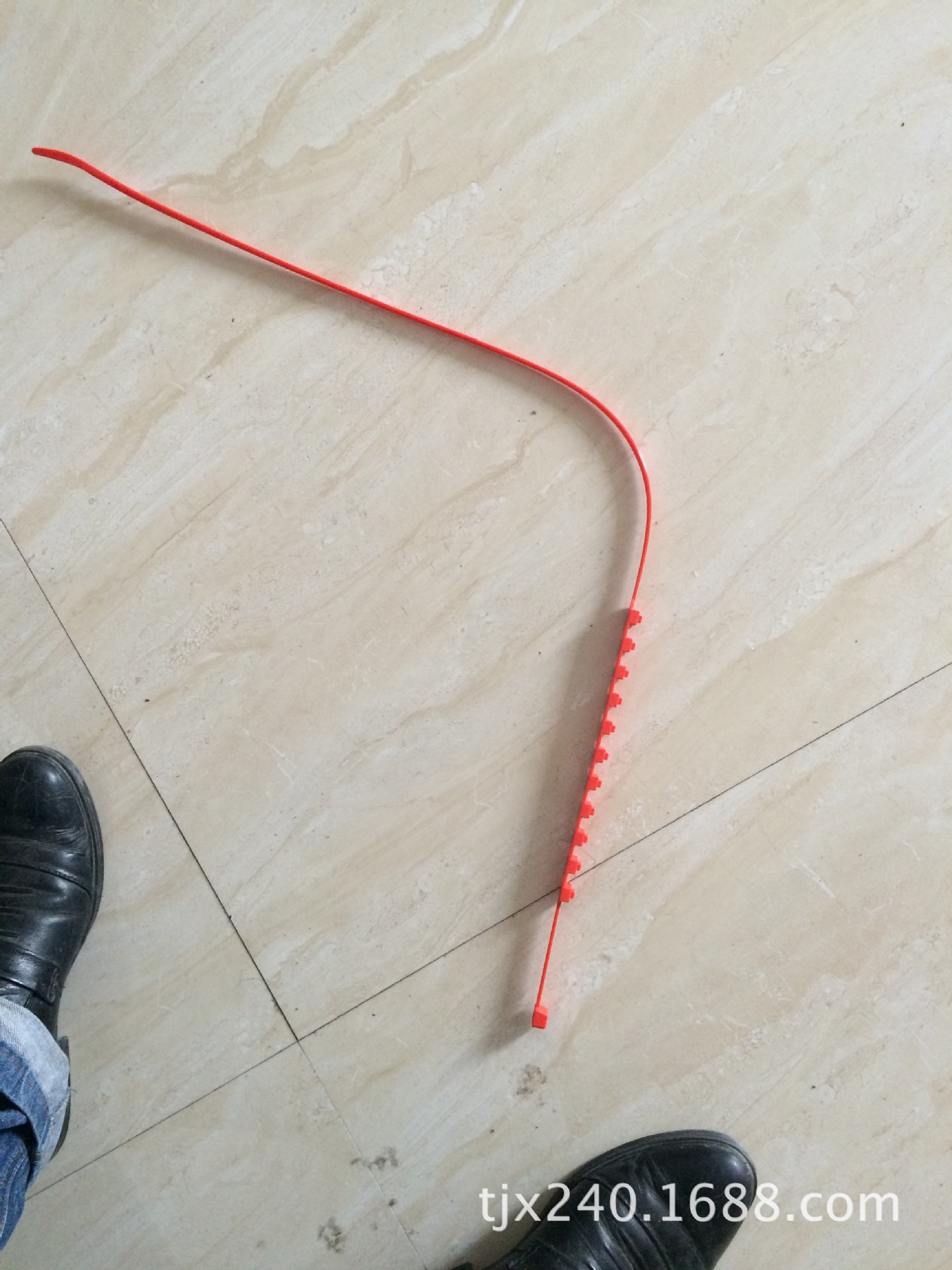 供应新光牌 9*900汽车防滑尼龙扎带 彩色  Q：1628861214