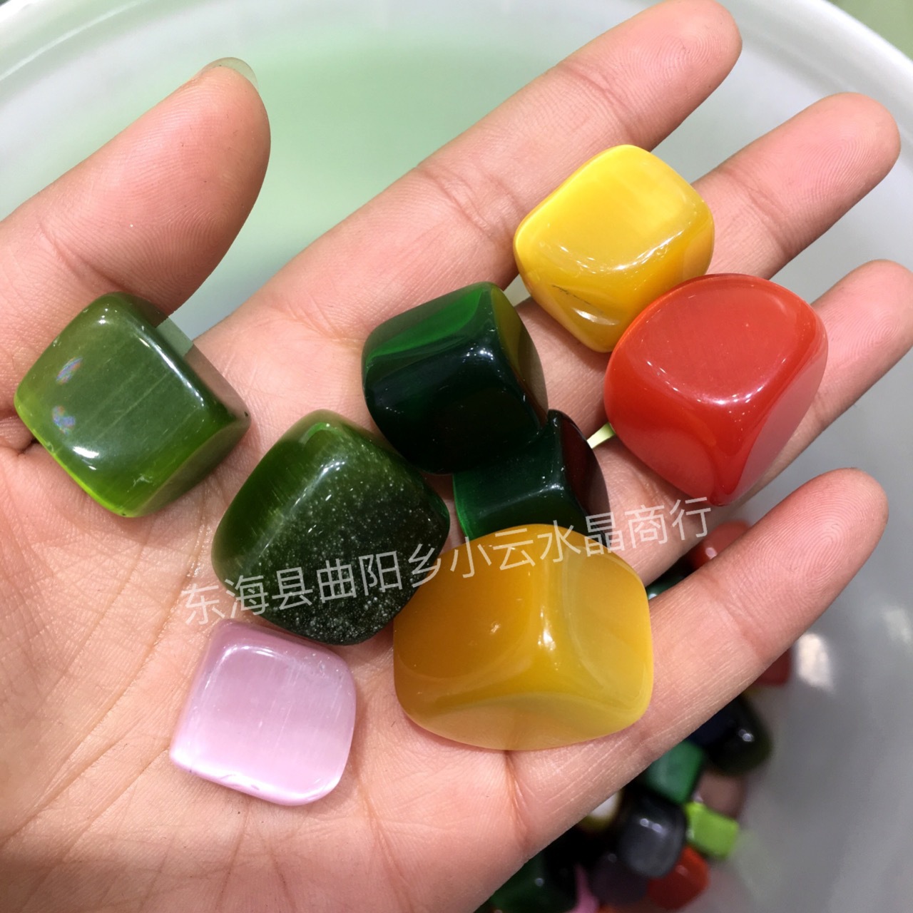 Nhà máy pha lê bán buôn Opal hạt lớn nghiền đá kẹo màu dễ thương nhân tạo Opal chậu cây