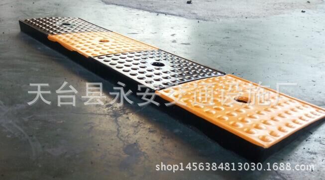 4.5高坡 橡胶垫 斜坡板台阶垫 便携式路沿坡 三角爬坡垫