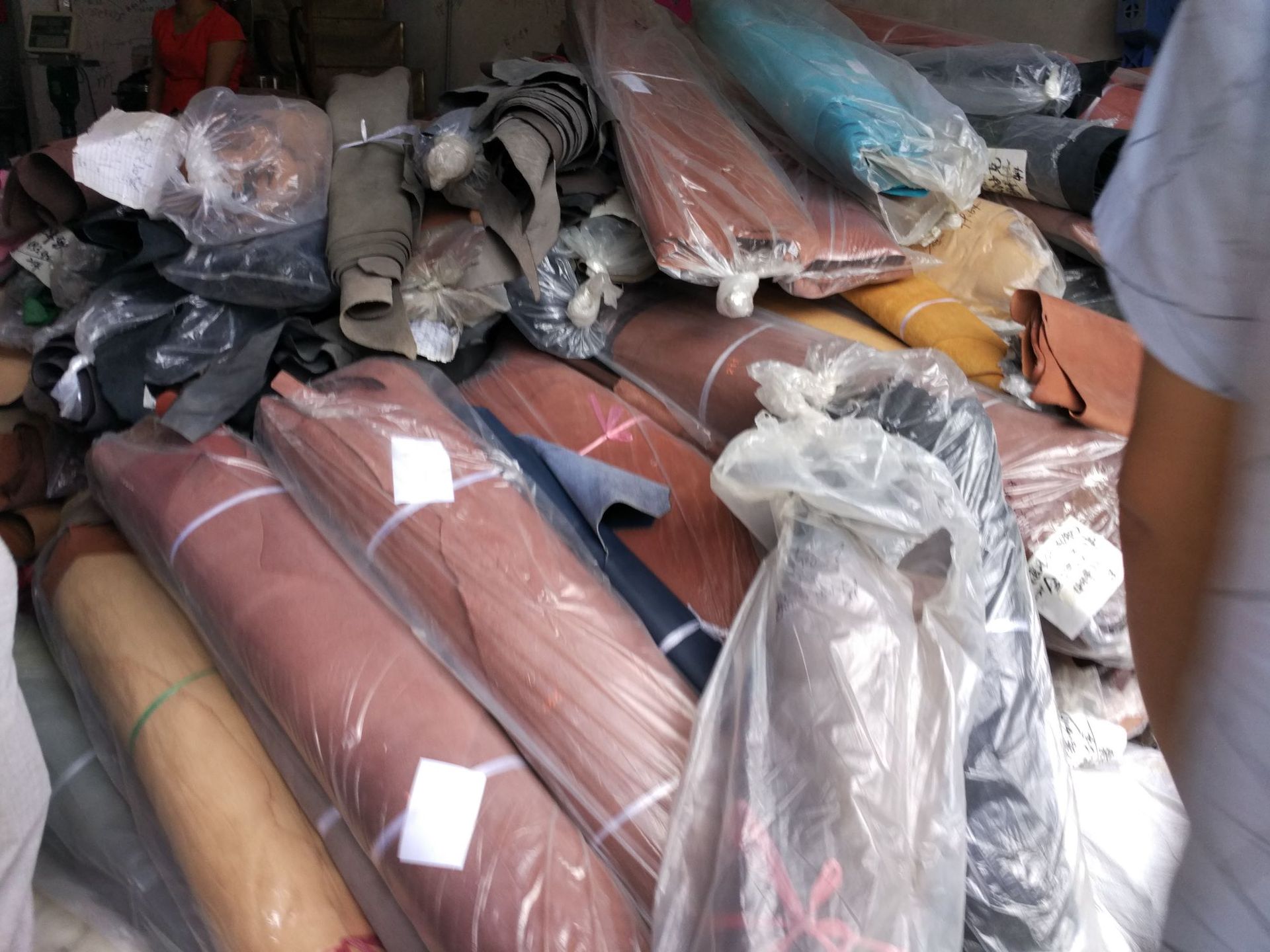 福建温州回收鞋厂手袋厂箱包厂皮具厂 上海浙江嘉兴回收皮料布料