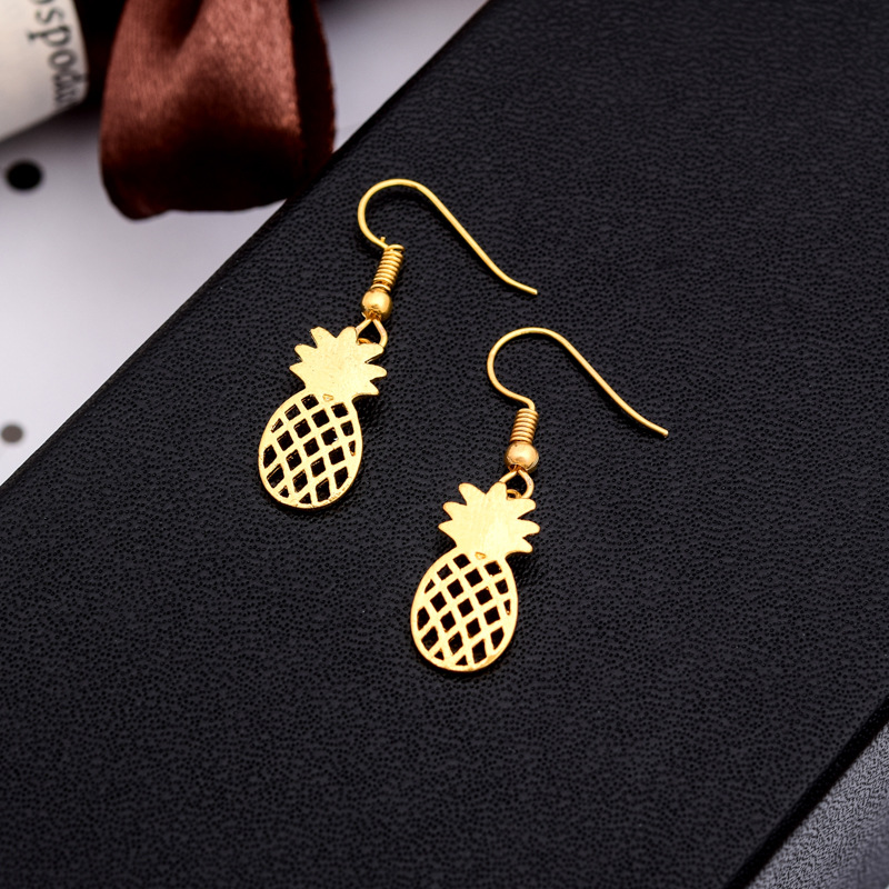 Vente Chaude En Europe Et Amérique Mignon Fruits Ananas Boucles D'oreilles Gouttes Pour Les Oreilles Femmes Anti-allergie Oreille Crochet Creux Ananas Boucles Boucles D'oreilles Exclusive Pour Croix-frontière display picture 4