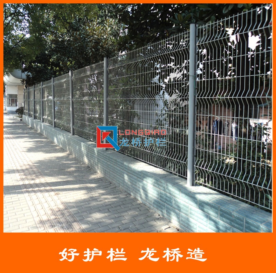 襄樊学校护栏网/襄樊学校围栏网/桃形柱护栏网/龙桥护栏专业生产