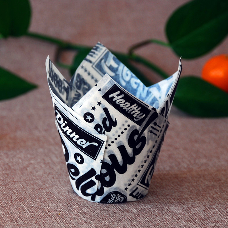 Pastel taza de papel de calidad alimentaria resistente a altas temperaturas al por mayor medio cupcake exportación tulipán horneado titular de papel a prueba de aceite