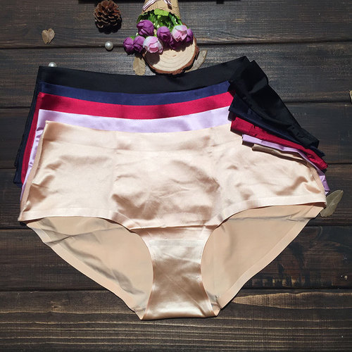 Large size underwear for fat mm women plus size 200 pounds solid color comfortable and sexy glossy seamless mid-waist briefs