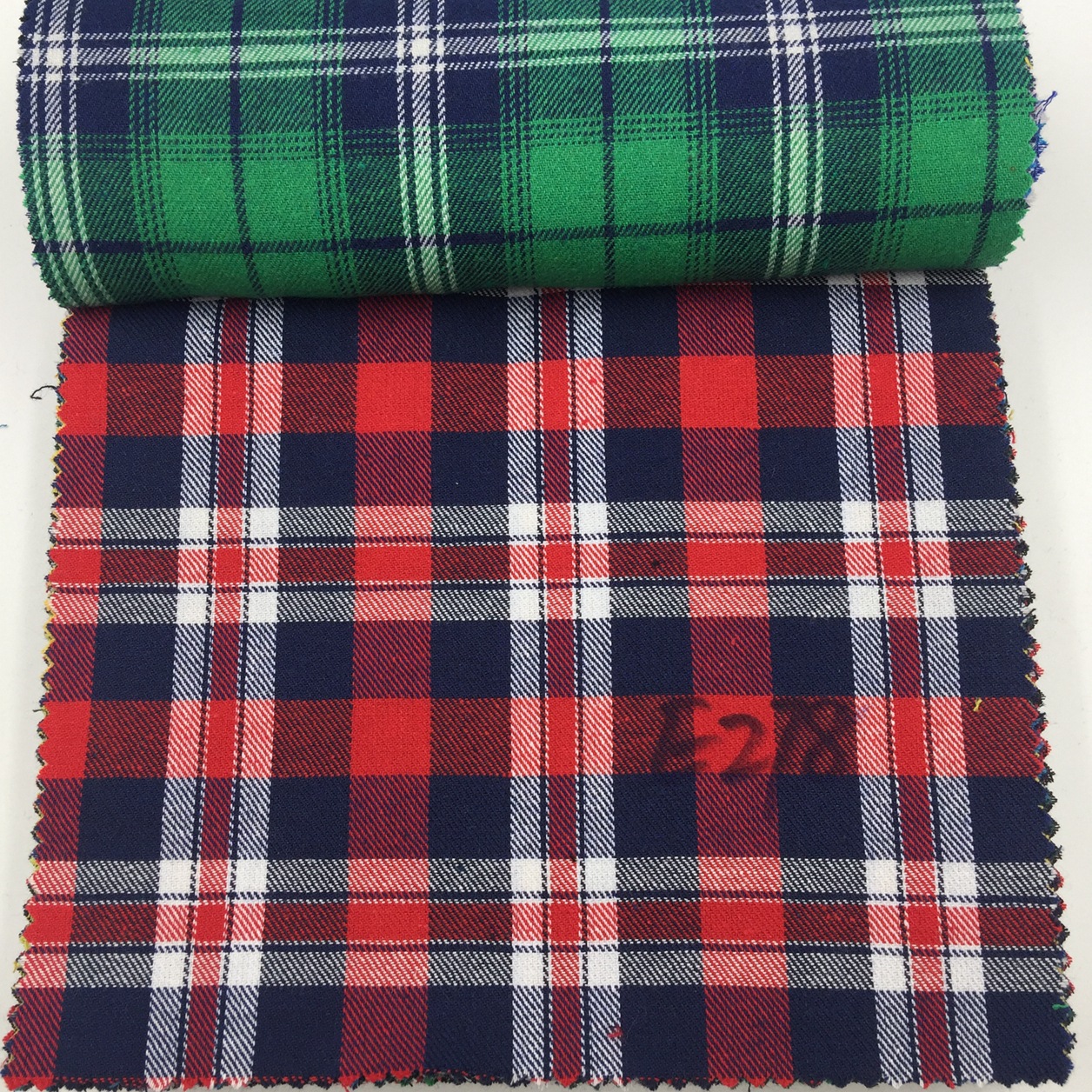 涤棉16S色织斜纹磨毛格子布 涤棉布磨毛布料 高档法兰绒格子布