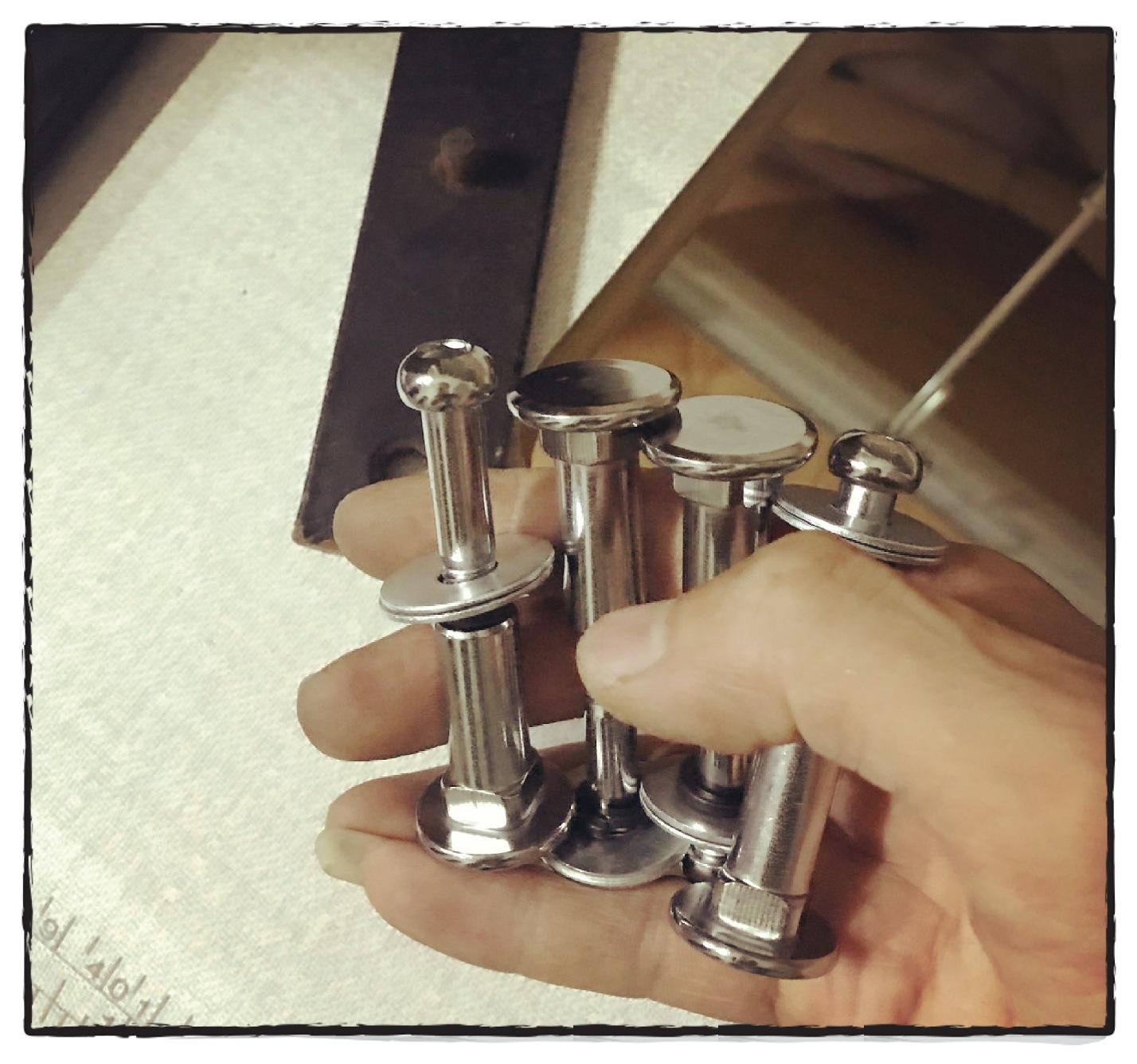 缝纫机抬板机架螺钉/银箭747/737包缝机台板固定螺钉 4个为一套