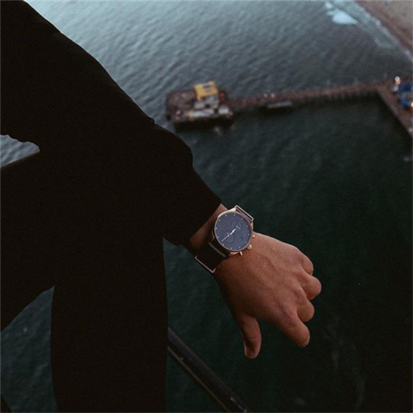 Stylish Quartz Men's Watch