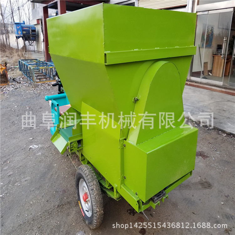 大功率饲料投料车 电动机撒料车 牧场养殖未来及