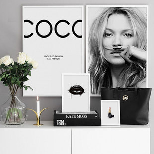 �W���L�����ﳬģKate Moss�ڼt����ˇ�g��о�͏d�b��S�����l