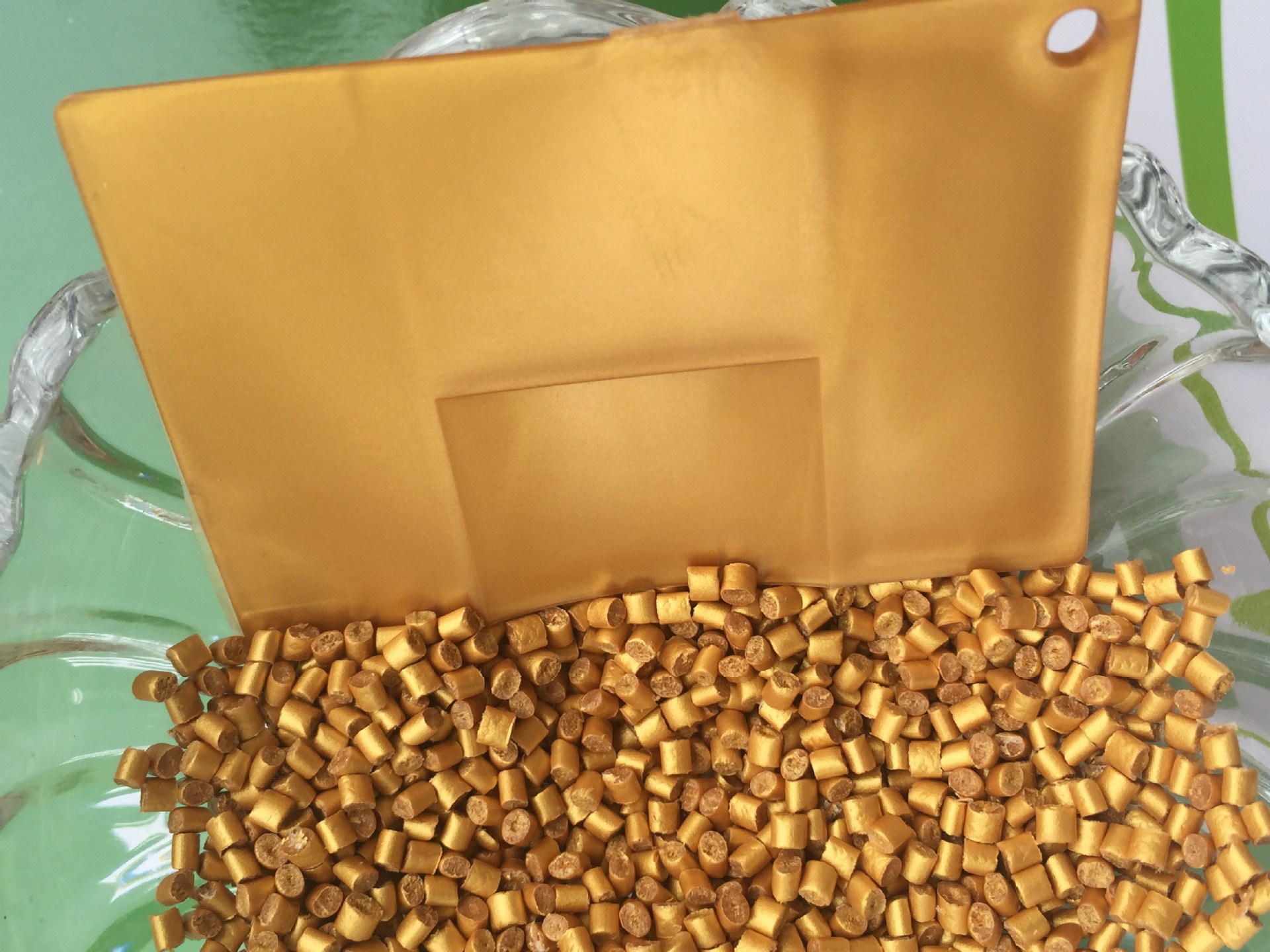 环保金色色母 吹膜通用色母粒 pe金色色母粒 黄金色塑料母粒