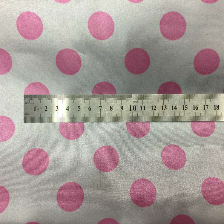 Dot bedak latar belakang putih 2.3cm