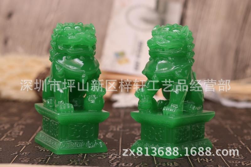 중간 녹색 옥 사자 한 쌍의 긴 6.5 폭 4.5 높이 10.5cm