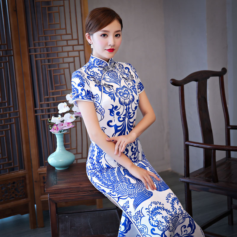 Blue and white porcelain cheongsam long cheongsam etiquette