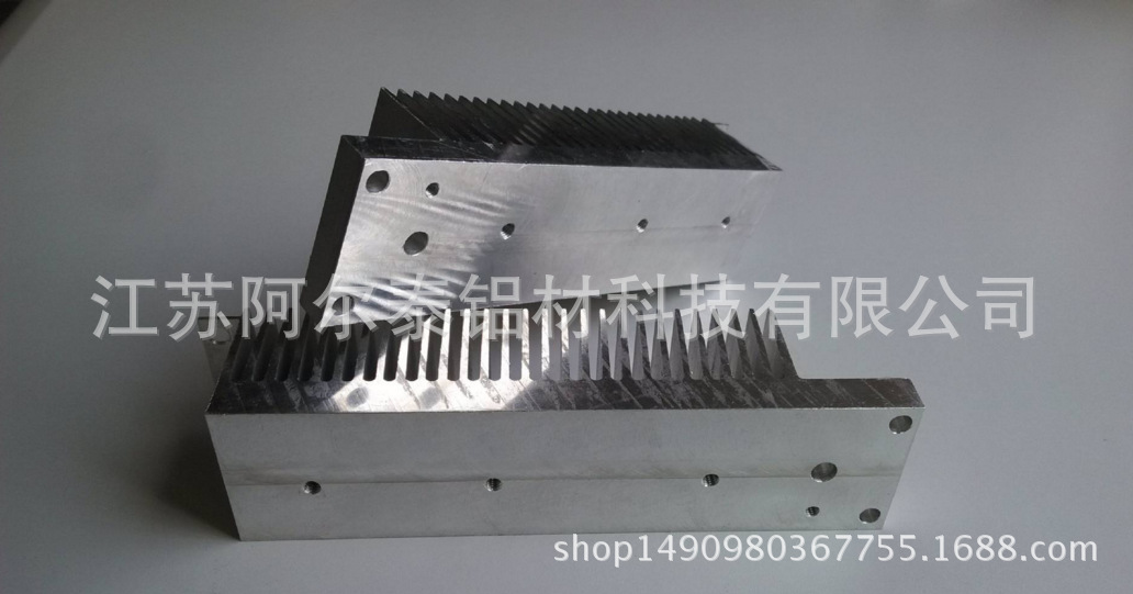 研发生产高精密梳子型散热器铝型材