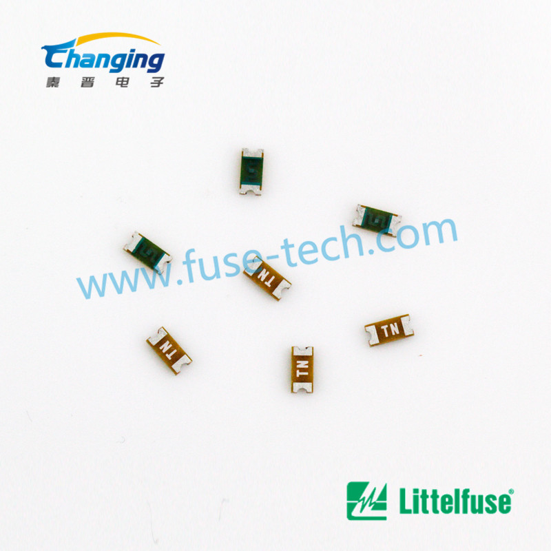 环保贴片保险丝0468002.NRHF 2A 63V 力特进口原装贴片保险丝