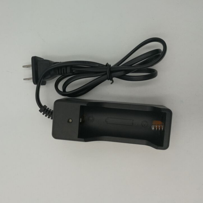 26650 18650锂电池充电器带线单充 强光手电电池充电器 美规/欧规