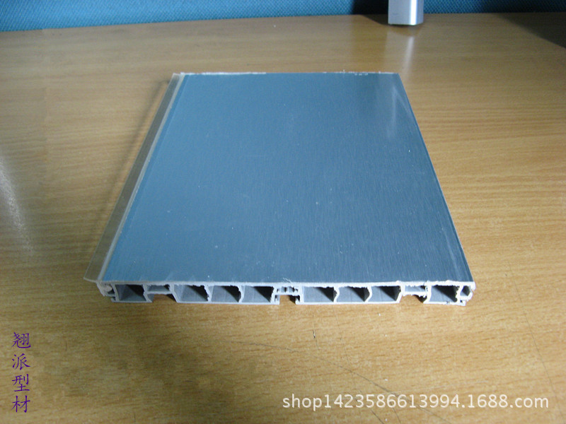 专业生产厂家生产各种形状不同颜色的PVC挤出型材-铝箔踢脚板15CM