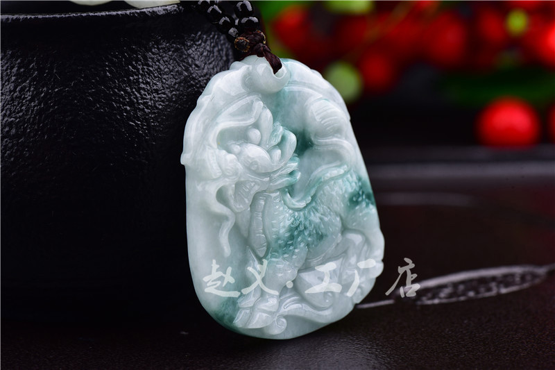 伟德国际察哈尔右翼中旗人民法院关于（W236）AD234天然翡翠（A货)翡翠白冰福瓜吊坠约1g1（第一次拍卖）的公告