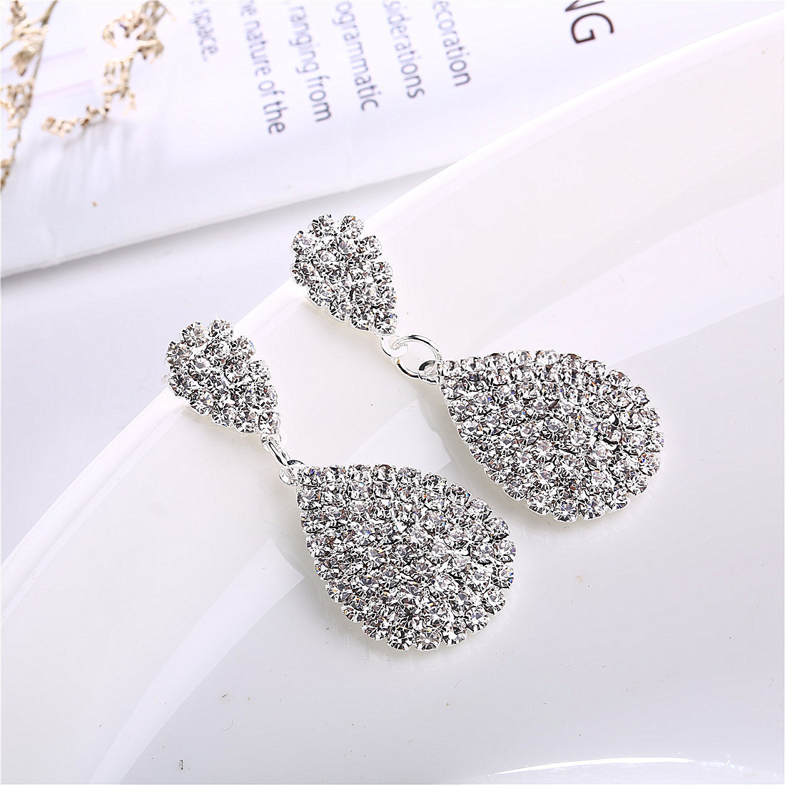 1 Paire Style Simple Les Gouttelettes D'eau Incruster Alliage Strass Boucles D'oreilles display picture 3