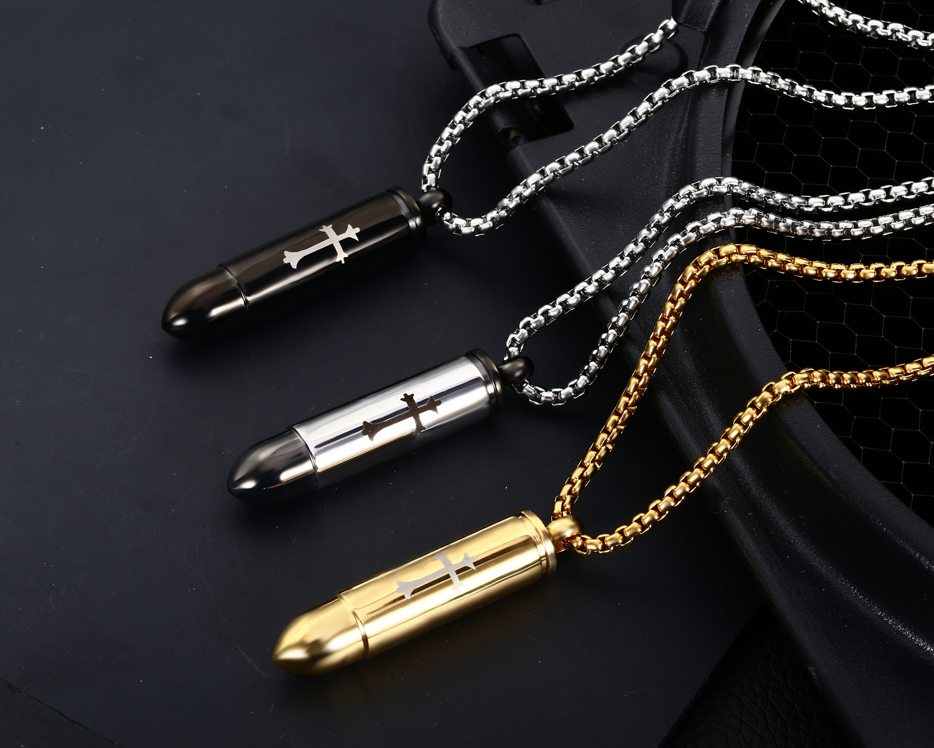 PVD Coated Gold Plating Process Hip-Hop Retro Cross 304 Stainless Steel Plating 18K Gold Plated PVD Coated Men'S Men Pendant Necklaces