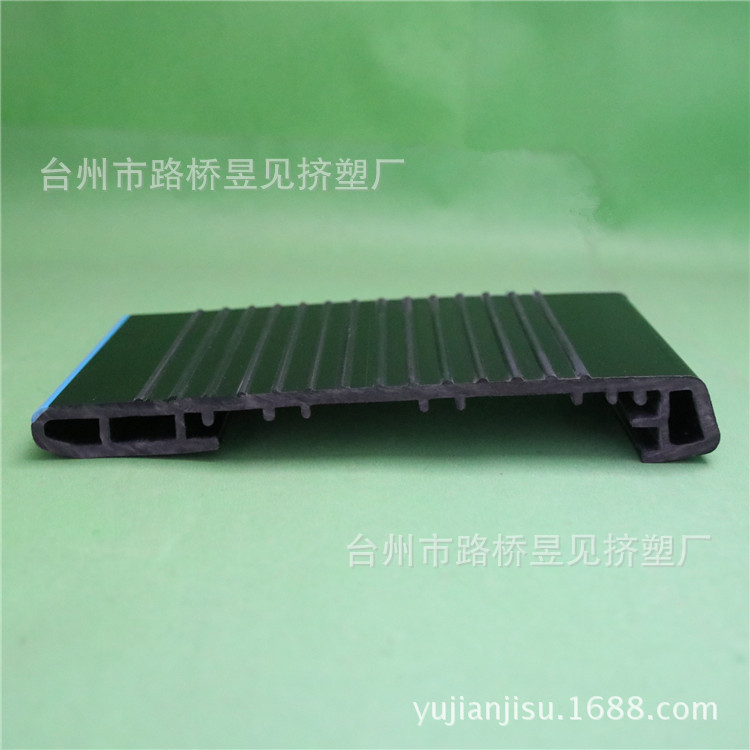 Productos de extrusión de plástico tira de plástico de PVC ranura de plástico Perfil de PVC suave y duro extrusión de dos colores Procesamiento de cubierta de dos colores image 1