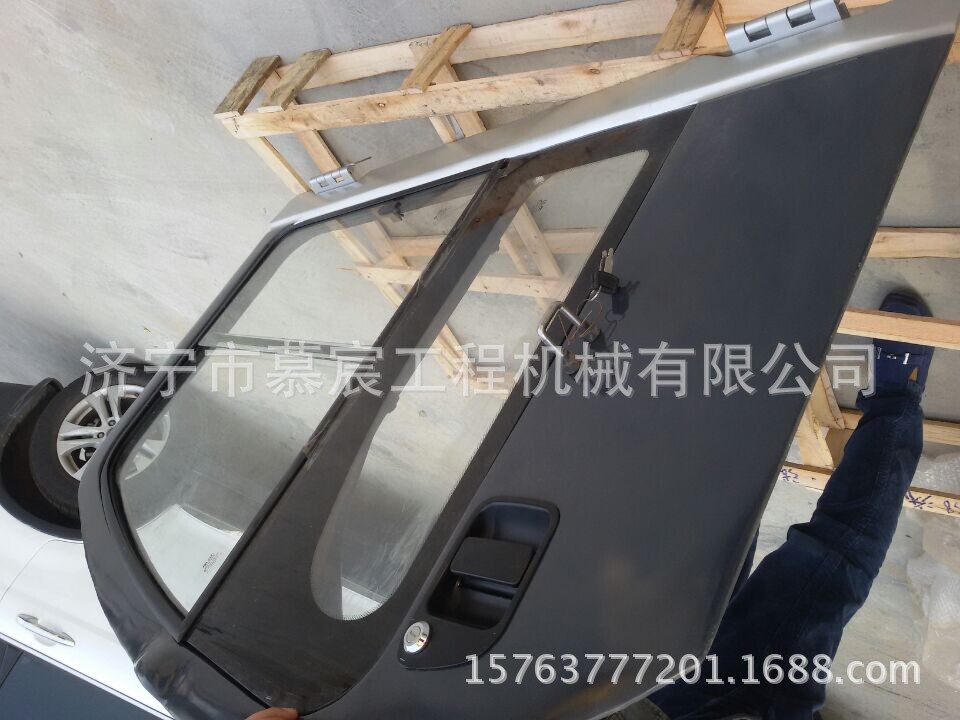 低价出售日力挖掘机ZX240-3G驾驶室边门  驾驶室总成