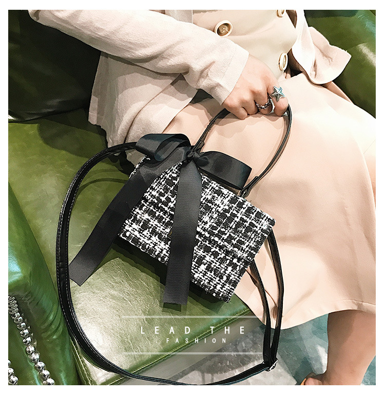 251g Weight Polyester Lining Material Lock clasp Closure Type Single Shoulder Strap Strap Type Shoulder Bag Bags Type Daily Occasion woolen Material Lattice Pattern All Seasons Season Women's Gender Streetwear Style Square Shape Small Size Small Bag For Women New Bags Fashionable Woolen Contrast Color Scarf Handbag Korean Versatile One-Shoulder Crossbody Women's Bag 2