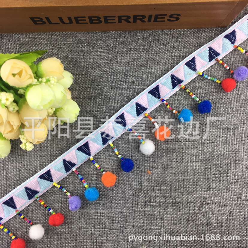 民族带手工吊球