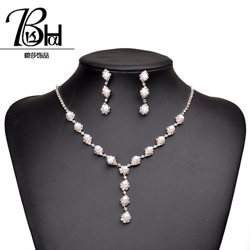 Cross-border new product launch: Pearl necklace set with sparkling rhinestone long earrings—versatile European and American-style bridal wedding accessories.