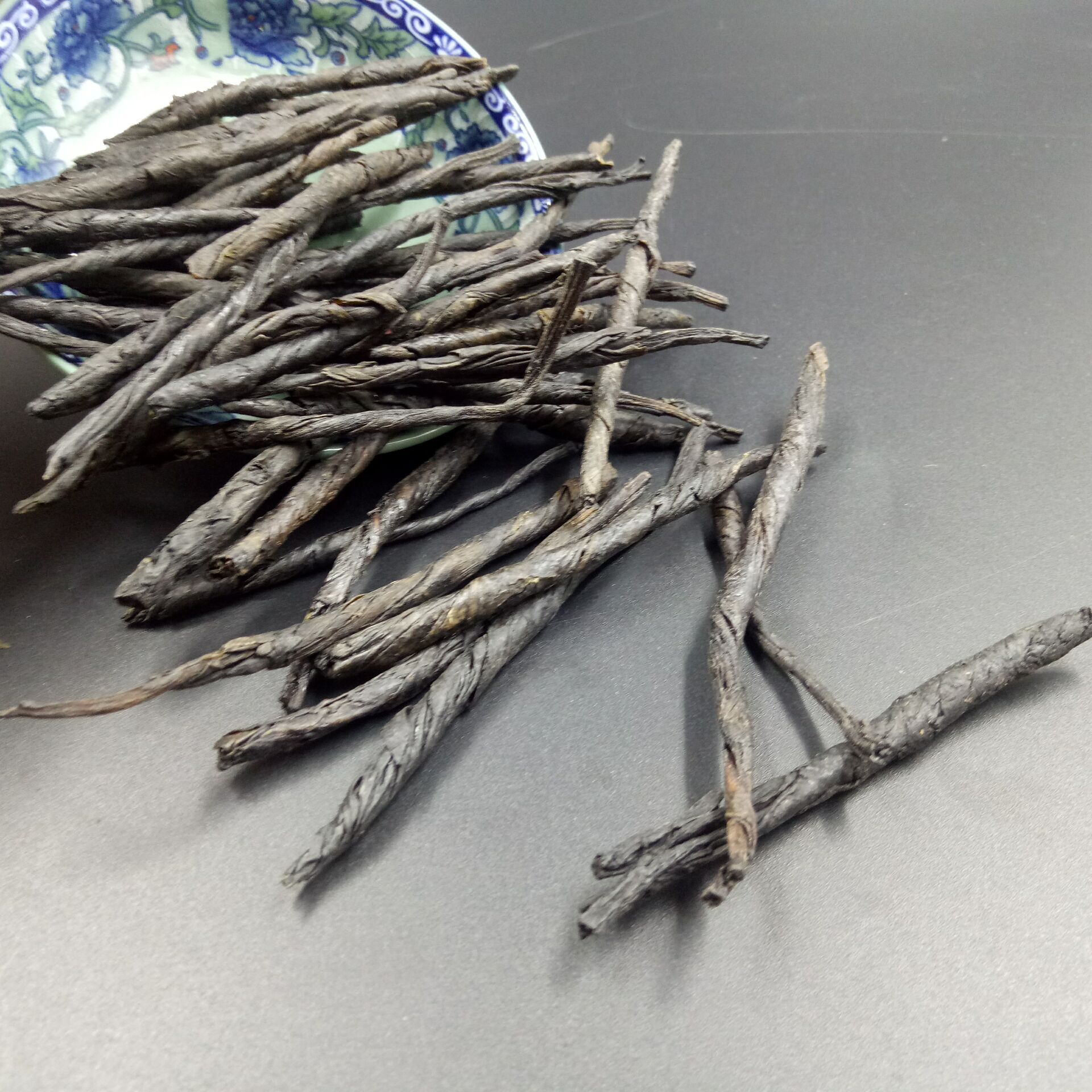 Ku Ding Tea Loose Leaf Bitter Tea Large Leaf Rolled Kuding Cha Traditional Herbal Tea Guangxi Origin 500g overview