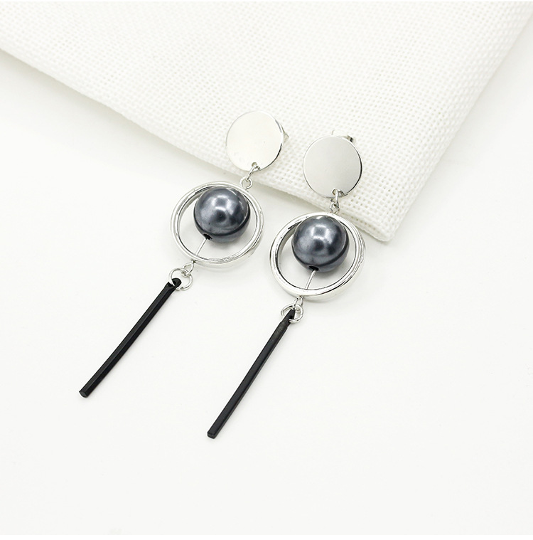 Fashion Girl Simple Geometric Three-dimensional Circle Pearl Long Earrings display picture 14