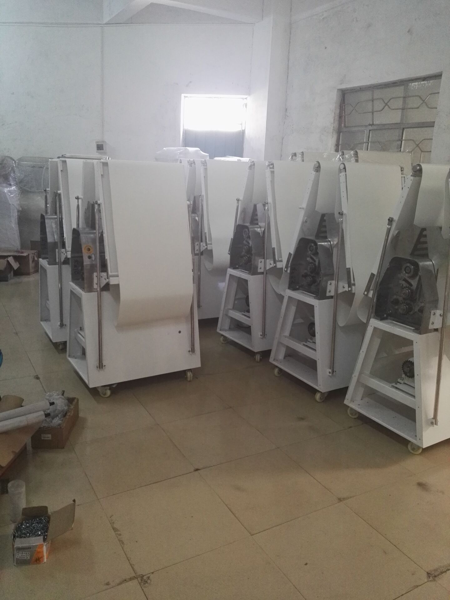 广州鸿麦供应大型落地式开酥机 面包酥皮 食品压面机系列产品