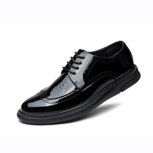 四季时尚新款男鞋布洛克雕花男士皮鞋潮纯色舒适休闲皮鞋一件代发