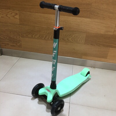 儿童滑板车三轮四轮3岁宝宝踏板车小孩滑滑车2岁-8岁带灯光工厂价|ms