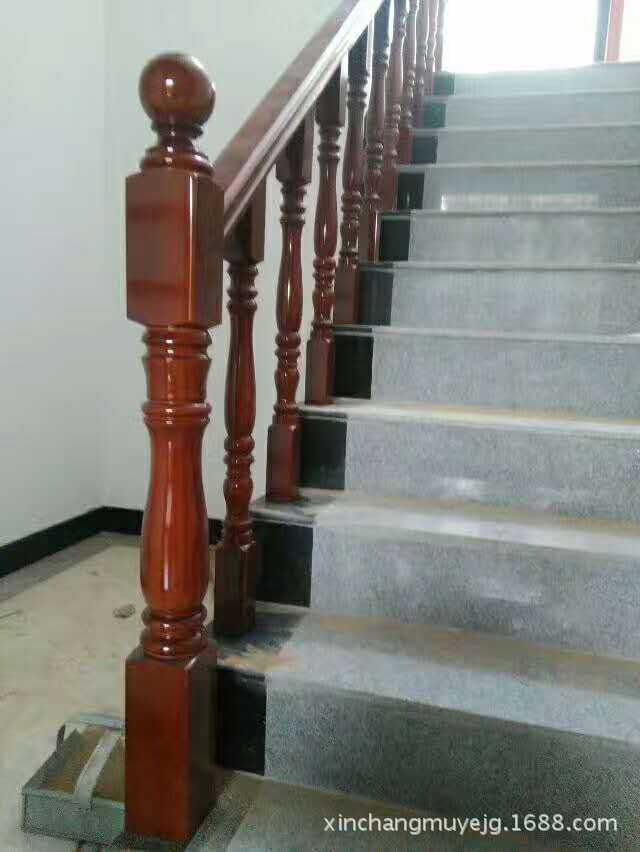 家用阁楼楼梯红榉木立柱直销，实木楼梯扶手立柱定制