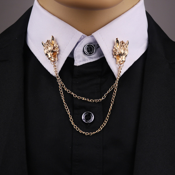 Fashionable brooch with tassels